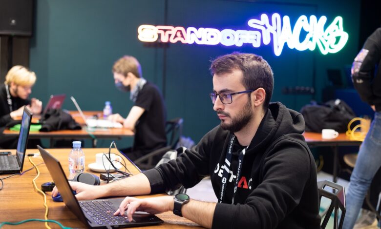 پلتفرم Standoff 365 یک سامانه پیشرفته و چندوجهی است که برای برگزاری مسابقات سایبری استفاده می‌شود و توسط شرکت PT توسعه یافته است