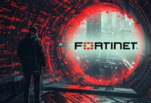 محققان امنیتی و منابع خبری روزهای اخیر از کشف یک آسیب‌پذیری مهم در سیستم‌عامل شبکه‌ای FortiOS (محصول Fortinet) خبر داده‌اند که به کاربرانی با دسترسی احراز‌شده محلی اجازه می‌دهد محدودیت‌های دستوری رابط خط فرمان (CLI) را دور بزنند و دستورهای سیستمی دلخواه اجرا کنند. این نقص که تحت شناسه‌های فنی منتشرشده و با طبقه‌بندی CWE-684 معرفی می‌شود
